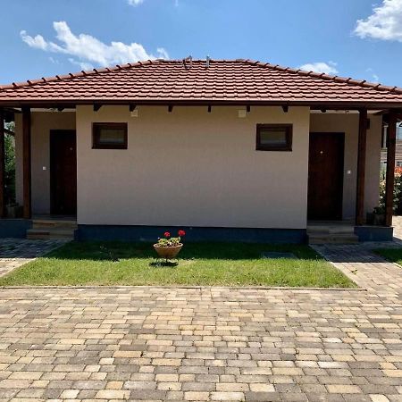 Konak Nestor Bungalows Skopje Exteriör bild