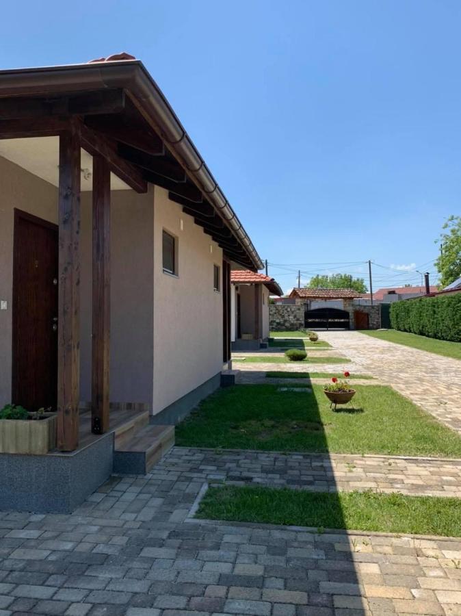 Konak Nestor Bungalows Skopje Exteriör bild