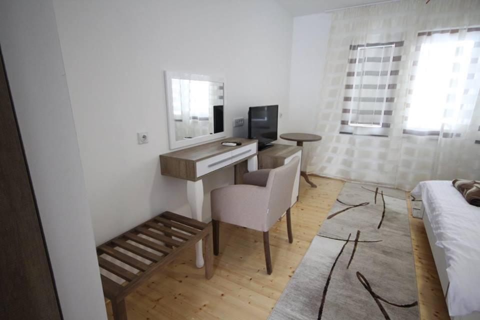 Konak Nestor Bungalows Skopje Exteriör bild