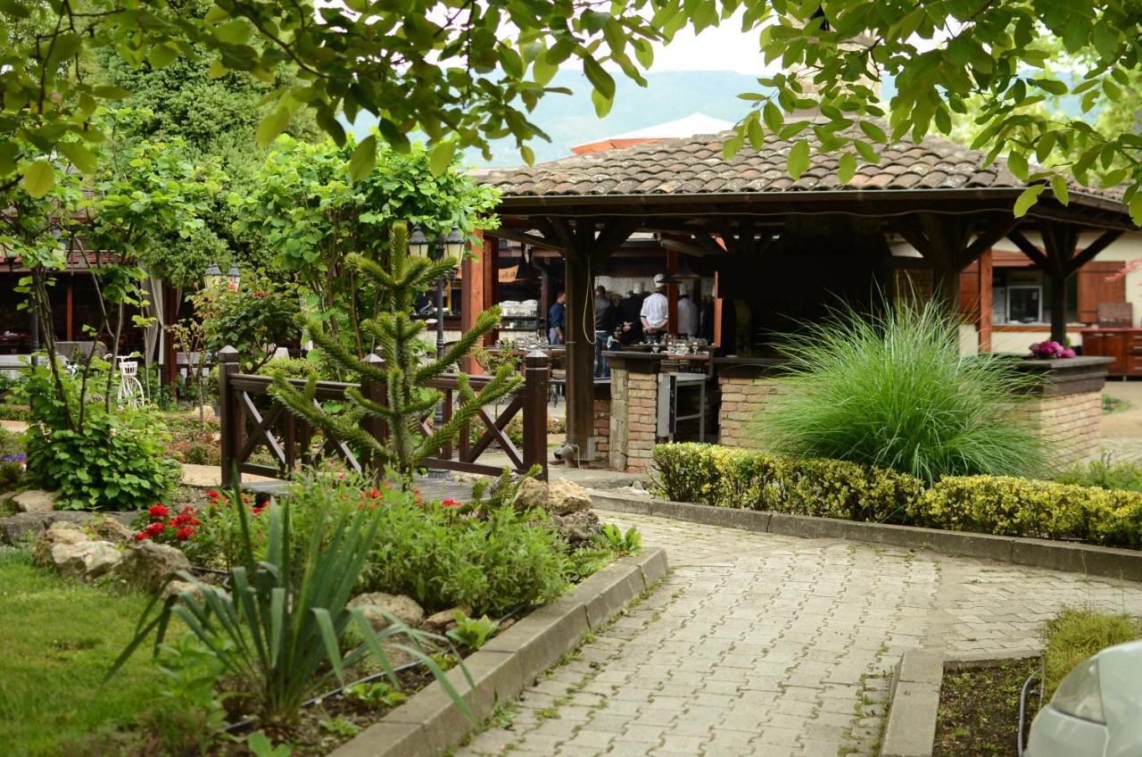Konak Nestor Bungalows Skopje Exteriör bild